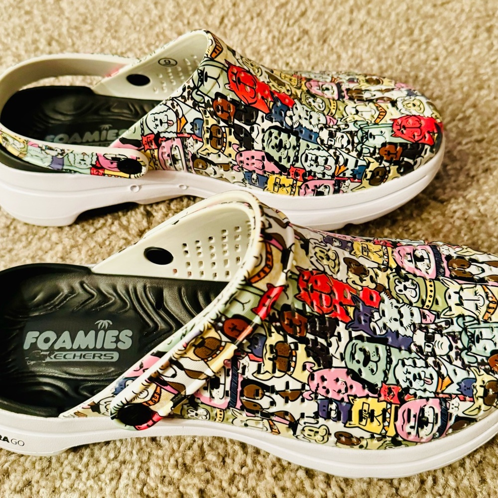 Skechers Foamies Women’s size 9 multi colored Clogs waterproof Rubber Soles